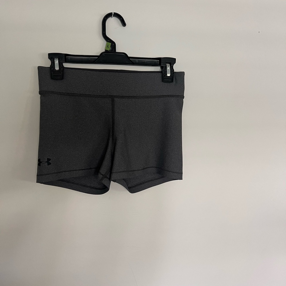 Under Armour Women's gray Shorts Size M Medium